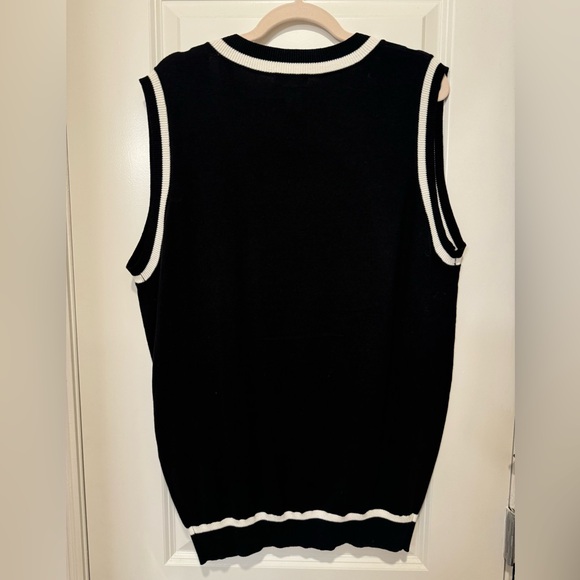 HOT TOPIC Sweater Vest - Picture 4 of 7